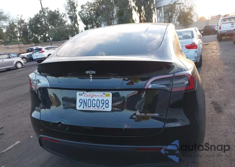 2024 Tesla Model Y from USA, damaged, VIN 7SAYGDEF1RF122502